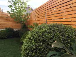 cerramiento de jardin con madera